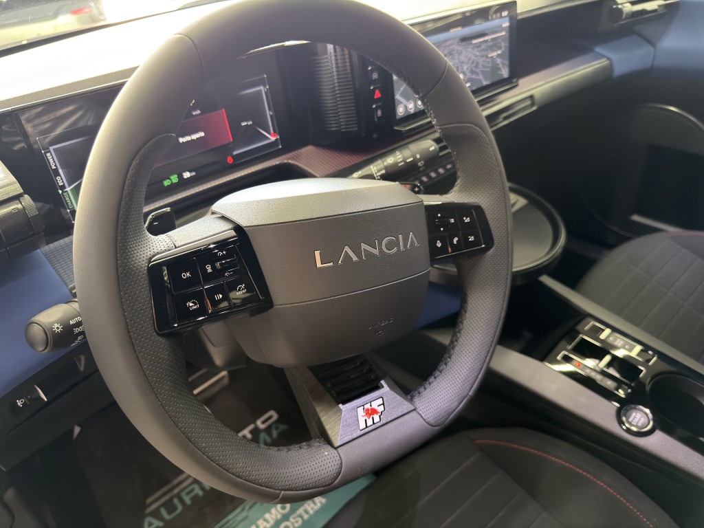 LANCIA YPSILON KM0 1200 HYBRID 110 CV HF VARI COLORI